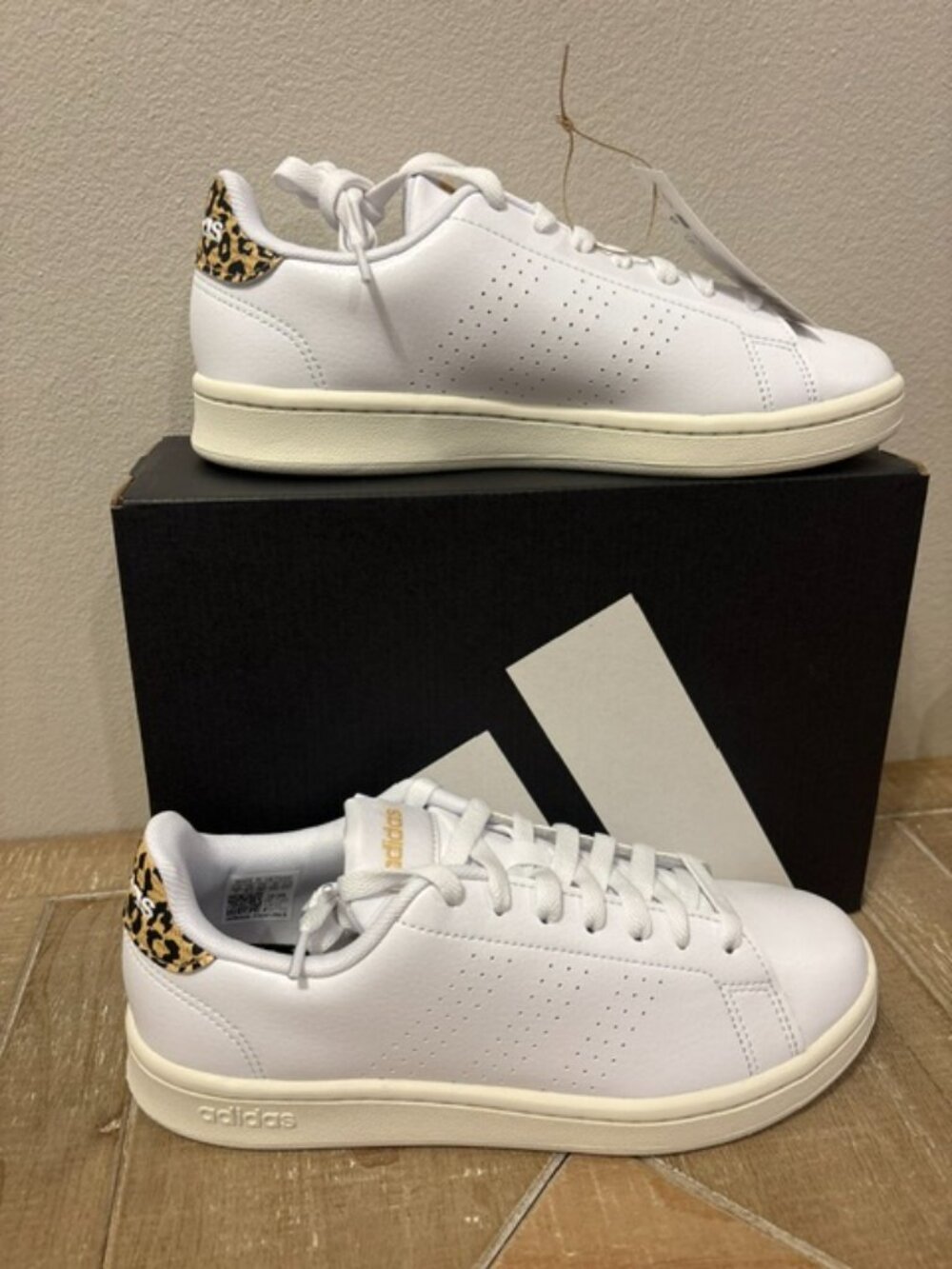 NEW Adidas Advantage Sneakers Cloud White White Tint Women Multiple Sizes - Picture 3 of 6